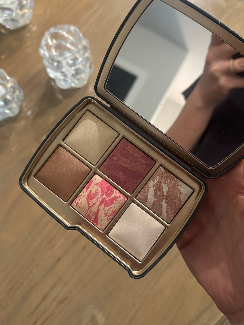 Hourglass Ambient Lighting Jellyfish Palette